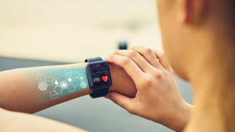 Innovationen wie biometrische Wearables könnten für die Unternehmenskommunikation neue Möglichkeiten eröffnen. © Getty Images/Sitthiphong