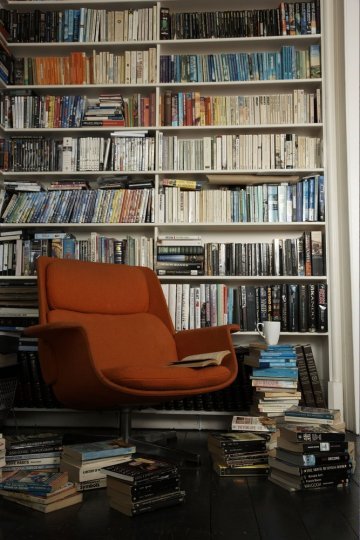 Prestigeträchtig aber sinnlos als Hintergrund: Die Bücherwand. (c) Getty Images