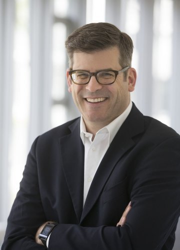 Philipp Schindera ist Leiter Unternehmenskommunikation der Telekom. Zuvor war der Hobbyfußballer  unter anderem in selber Position bei T-Mobile national und international und Radiojournalist. (c) Deutsche Telekom AG