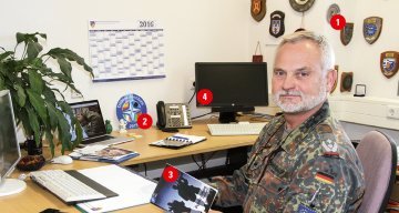 Harald Kammerbauer an seinem Schreibtisch (c) Bundeswehr/Kallinger